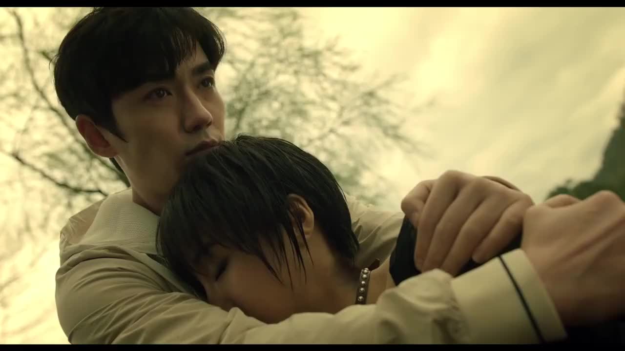 吴邪在昏迷的时候梦见了小哥阿宁和潘子小三爷你大胆的往前走莫回呀头