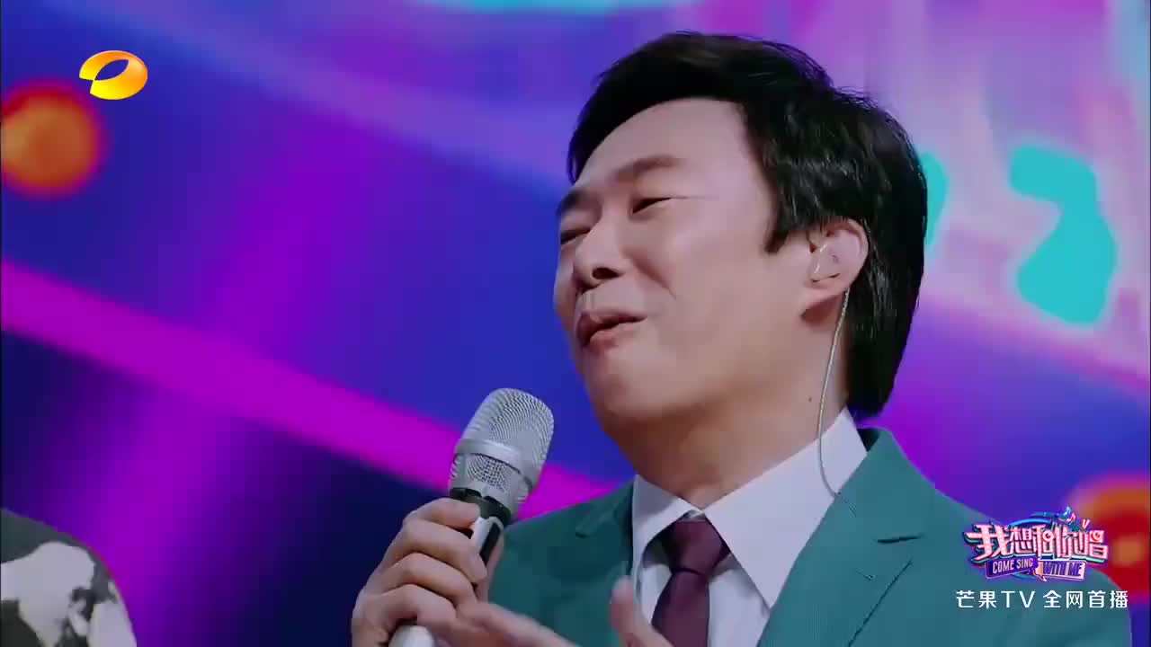 费玉清华晨宇罕见同台,一个调皮一个可爱,往那一站就有尖叫声!