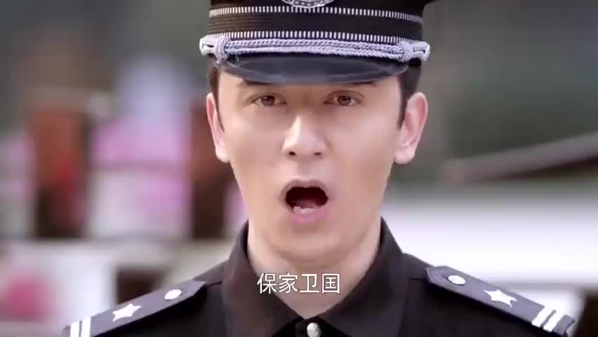 小伙是散打冠军,在小区当保安,不料一上班就遇到刁蛮女业主!