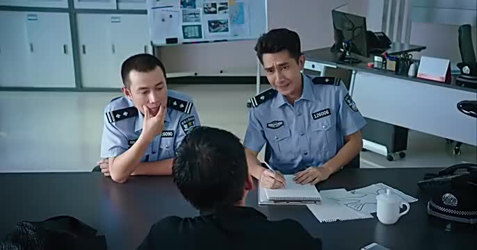 男子来到警察局,自称曾被美人鱼绑架,了解真相警官笑惨了!