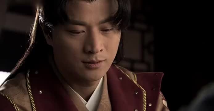 绿姬为救赵斌,被洞主震碎五脏六腑,直到最后一刻还在向他表白