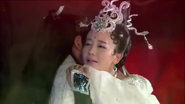 银黛化为原形,不料吕洞宾还是痴心一片,女妖这下气炸了