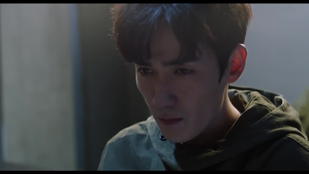 《重启之极海听雷》白昊天给吴邪的泳裤真是绝了