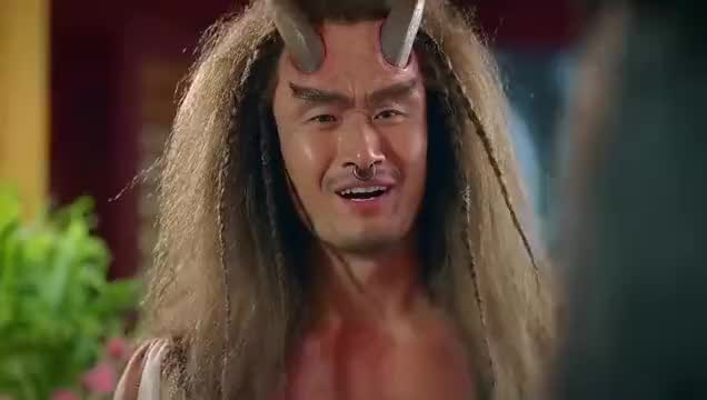 牛魔王太拼了,被铁扇公主揍的伤痕累累,还来抢月光宝盒夺美人