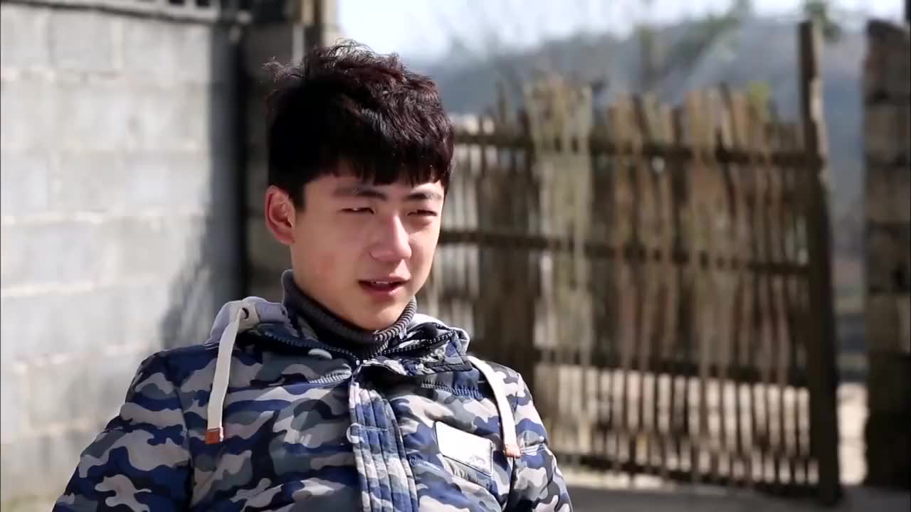 变形计:村里有人过喜事,代欣桂崔子千搭手帮忙,看见肉直流口水