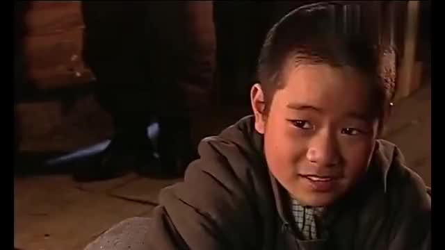 大染坊:陈六子嘴巴甜办法多,哄着师傅带他听书,还把手艺学会了