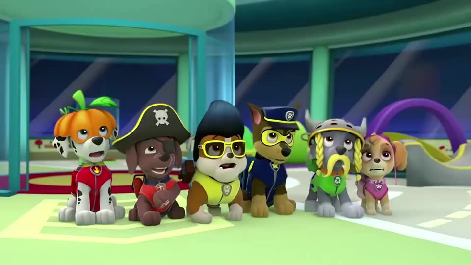 汪汪队立大功:船长海边巡逻,看到受困海豚,找到汪汪队帮忙解决