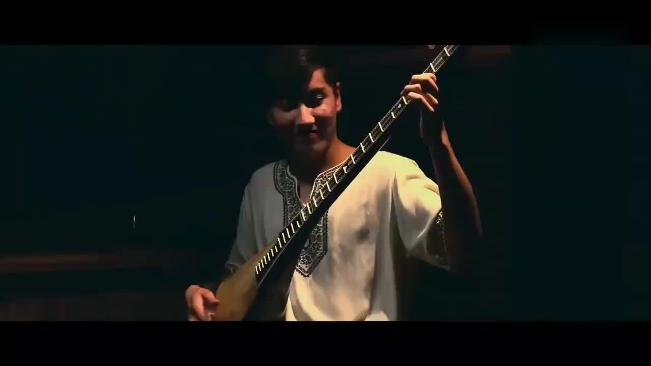 弹布尔是维吾尔族,乌兹别克族弹弦乐器