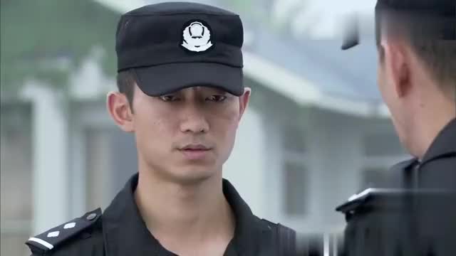 特警力量支队长给吴迪派遣秘密任务,吴迪接受,离开突击队