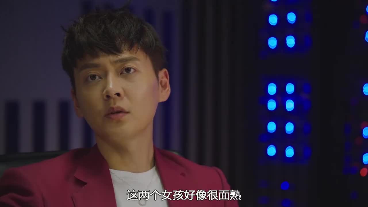 庞浩洋是彩虹糖,五颜六色时装秀,是个实锤的时尚男!