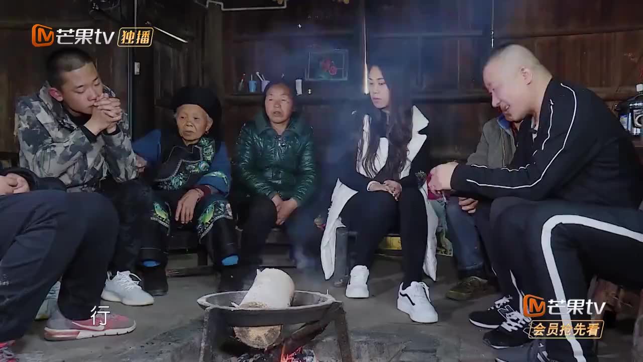 变形计:于海被吵的睡不着,发现自己床下面就是猪圈,太崩溃了!