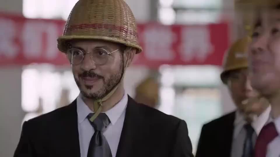 马昊在深圳上班,他凭电焊技术,深得外国专家青睐