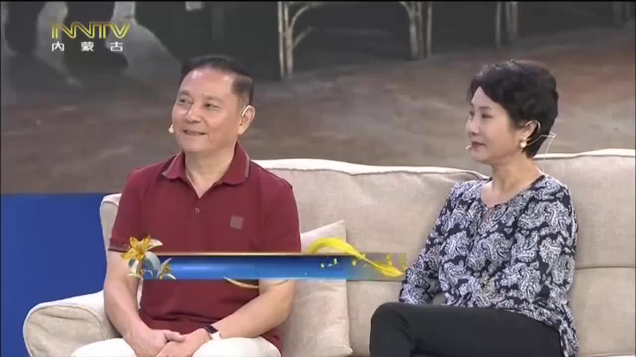 张海燕开逗引爆笑连连,现场与王为念跳民族舞惊艳四座