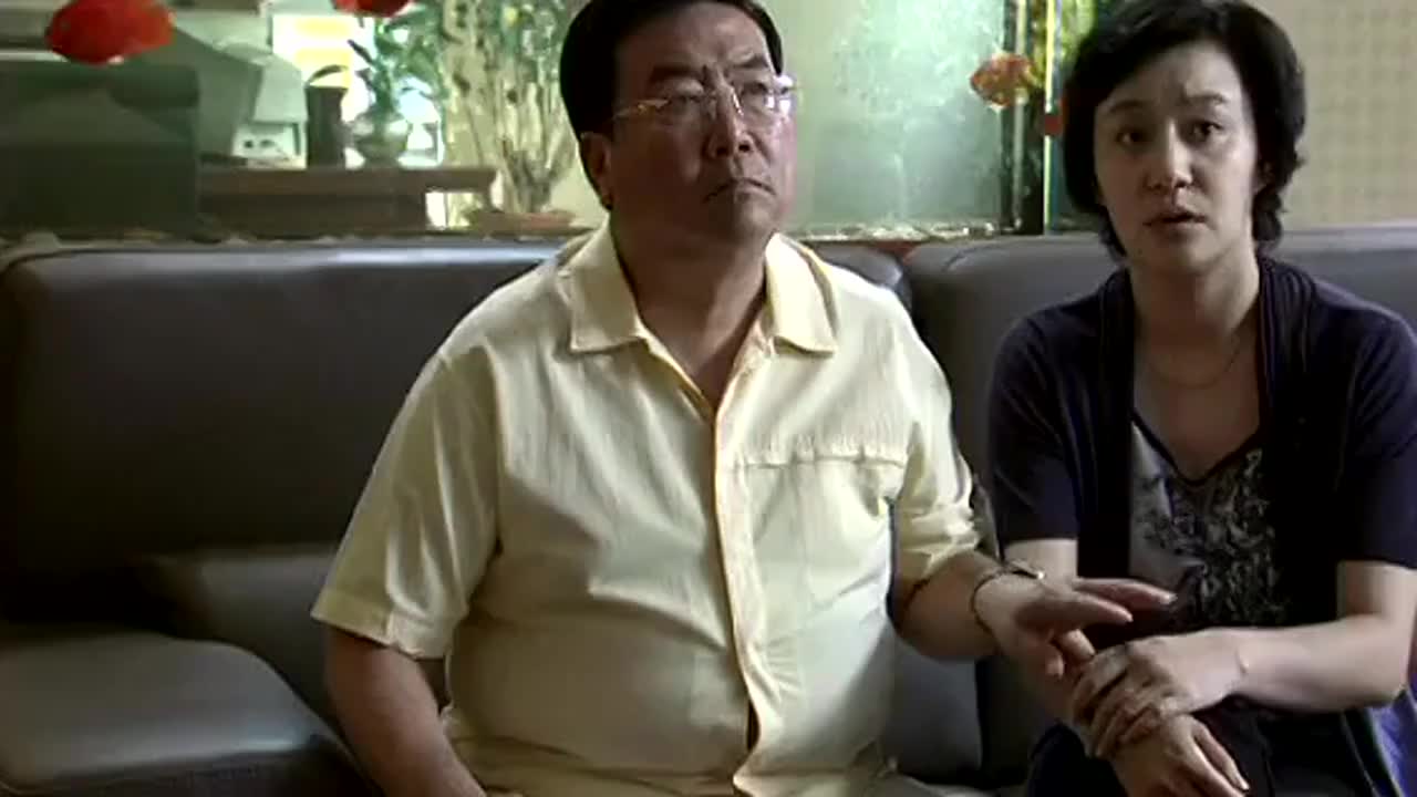 韩春明见到古董就挪不开眼,来到破烂侯家谈事,差点将他宝贝顺走