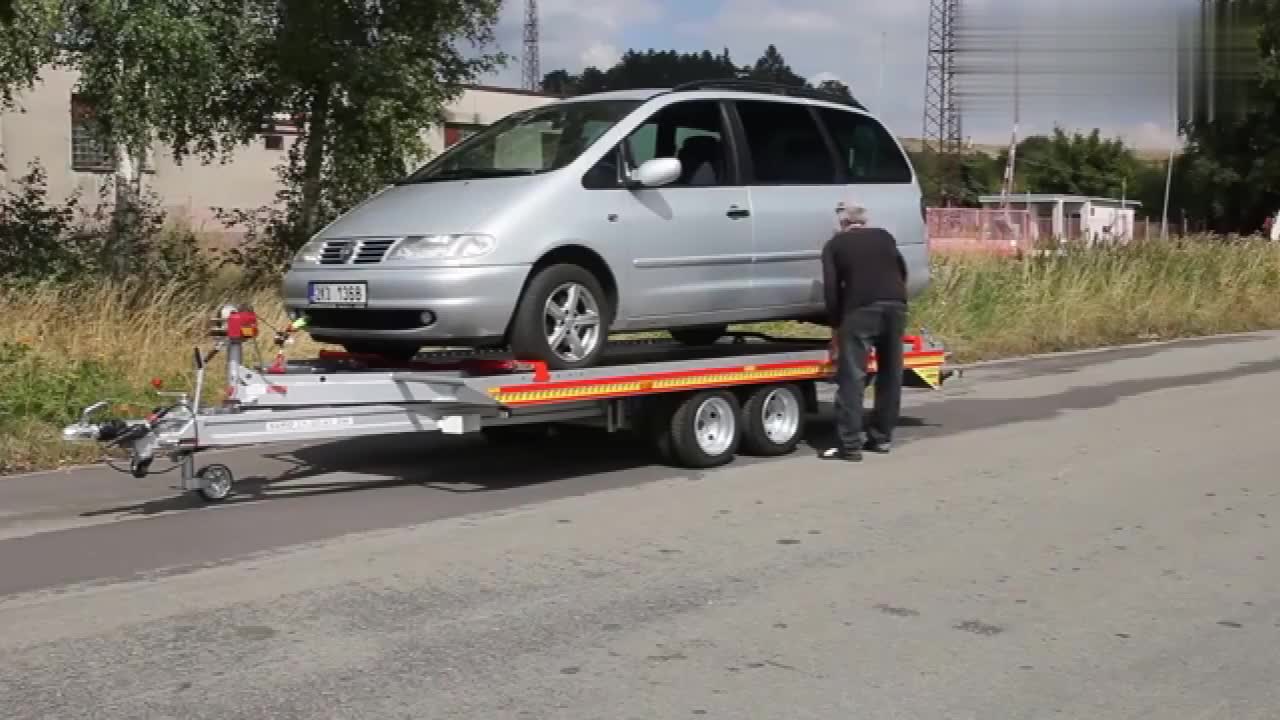 日本巨型拖车引发关注神秘货物只在夜间运转能偶遇极有运气