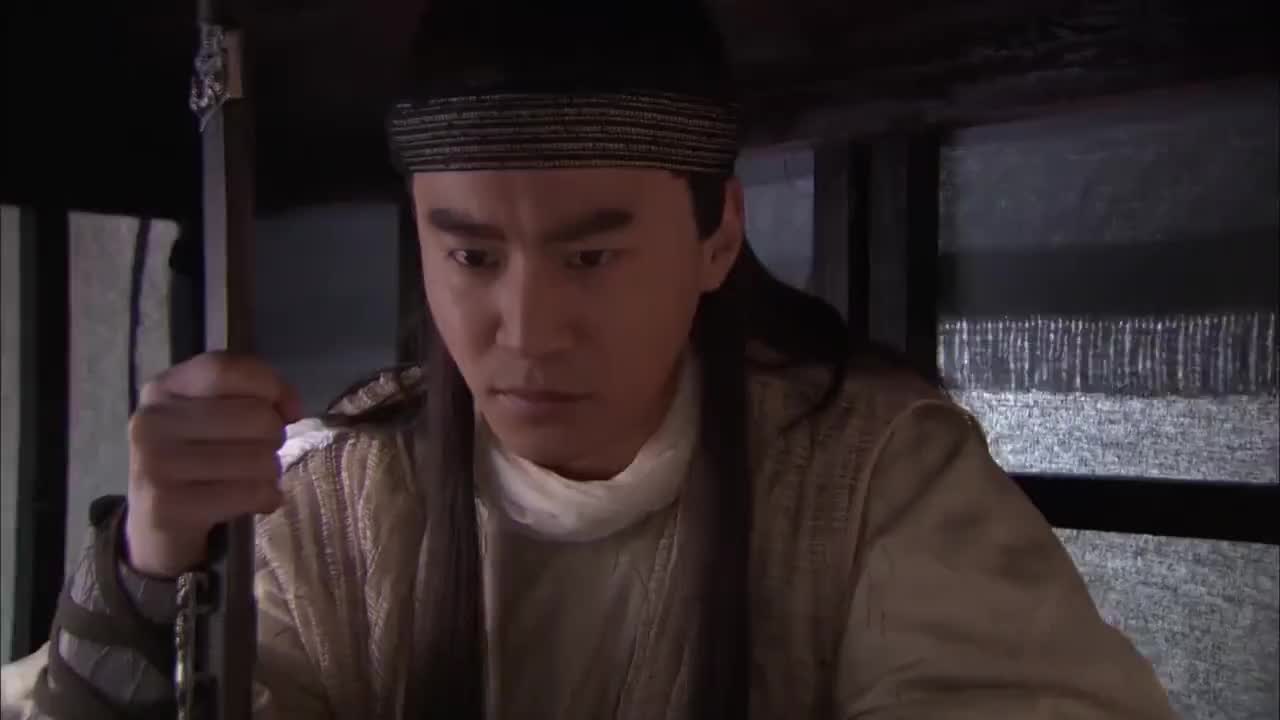 孔雀翎:强如巫尊也被困,一直被铁链锁着,只有一统天下