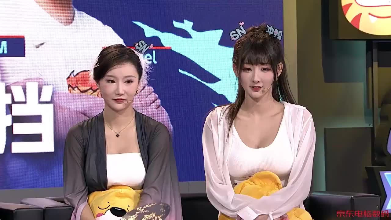 星秀主播牛小蘑念虎牙所抽取的大奖特斯拉都能念成"特拉斯"