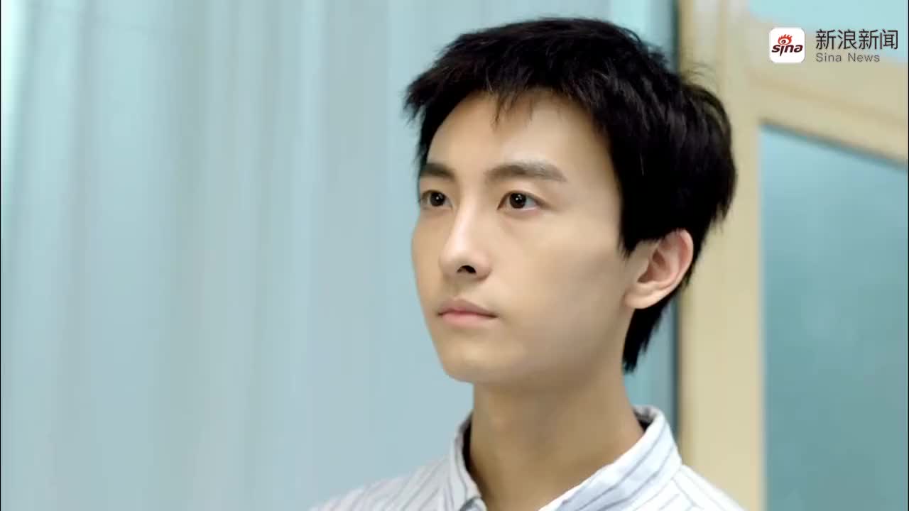 易东东当众表白晓晓但是被拒绝了晓晓过来我这边吧