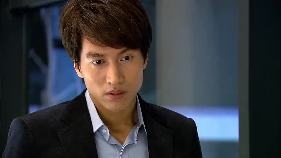 恋恋不忘:吴桐恳求厉仲谋离开她的生活,厉仲谋伤心的转身离开