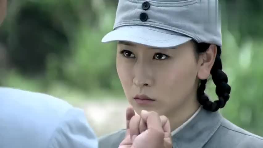 苍狼:陈天放真是哄女人的高手,伸出一个小拇指美女就高兴了