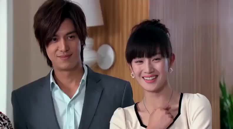 失去了视力的真真帮倒忙让皓天心烦意乱此时友善的短信又来了