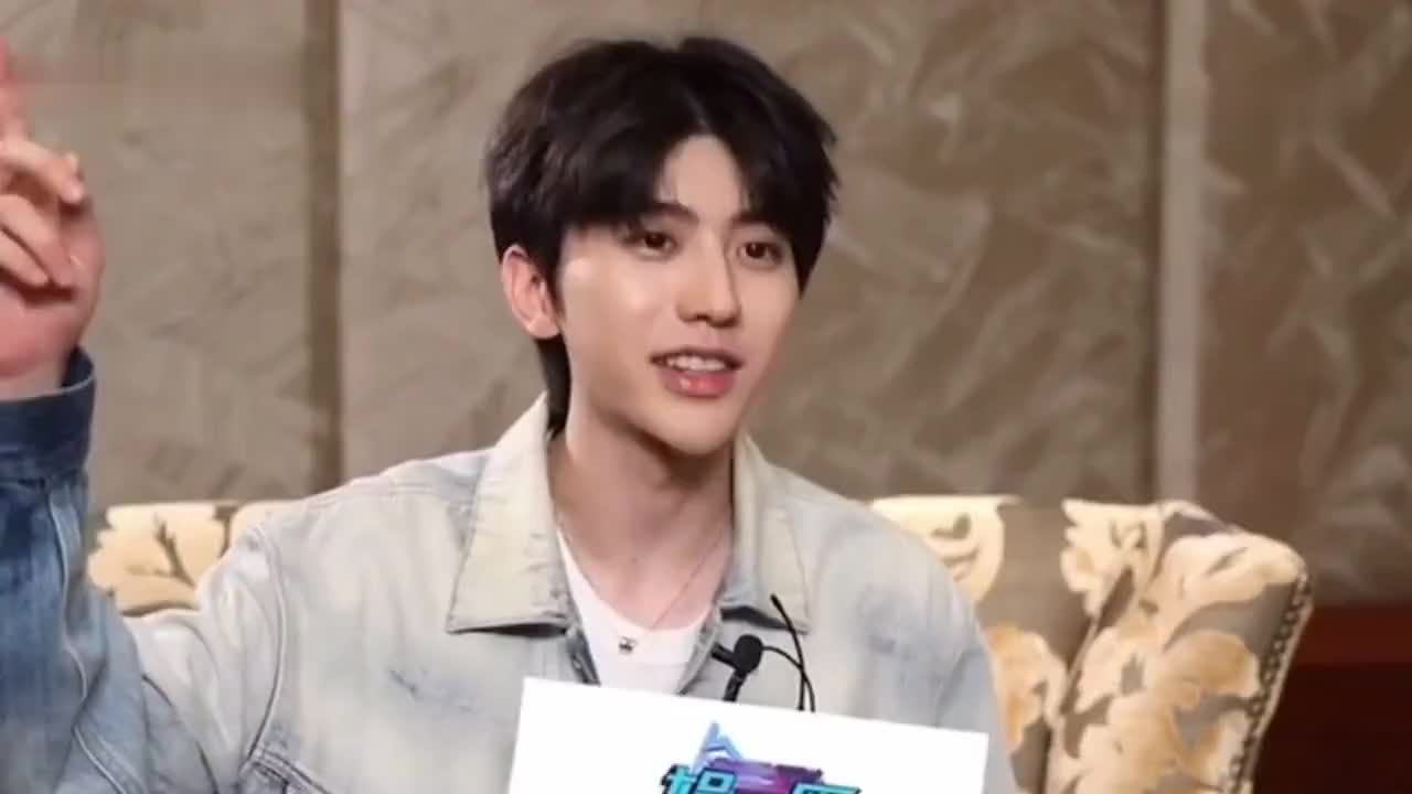 明星转起来:郭德纲和反串二人转演员王永惠合作,唱得都很不错呢