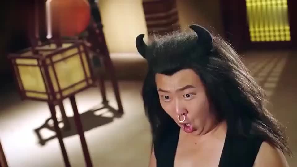 牛魔王太拼了,被铁扇公主揍的伤痕累累,还来抢月光宝盒夺美人