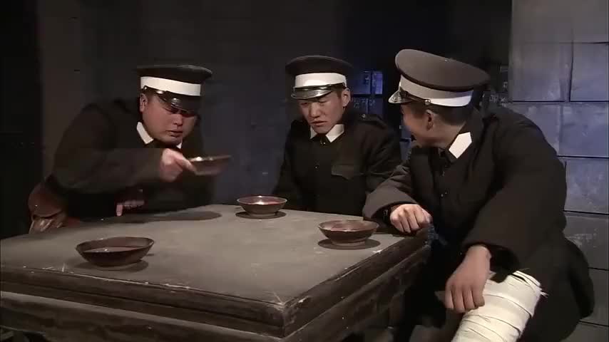 判徒带领特务潜入总部机关,企图实施暗杀,哪料早有埋伏