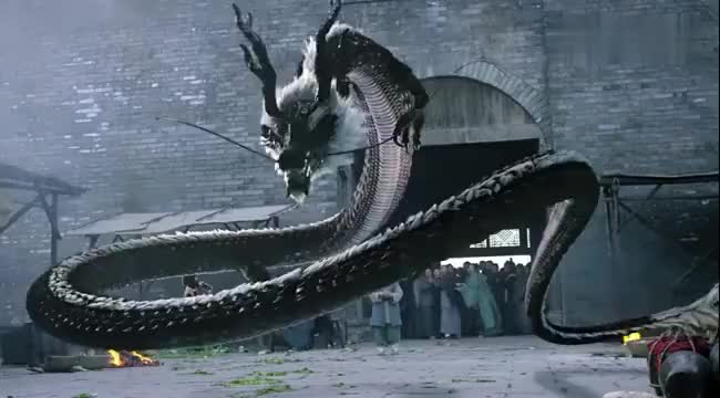 混沌要杀穷书生,没想到书生是远古神龙转世,现出真身将它击杀