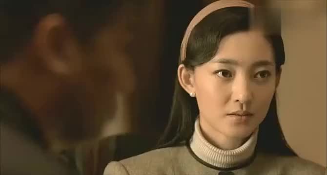 美丽的姑娘就要嫁人了,婚前躺在爸爸于和伟怀里,满是不舍!