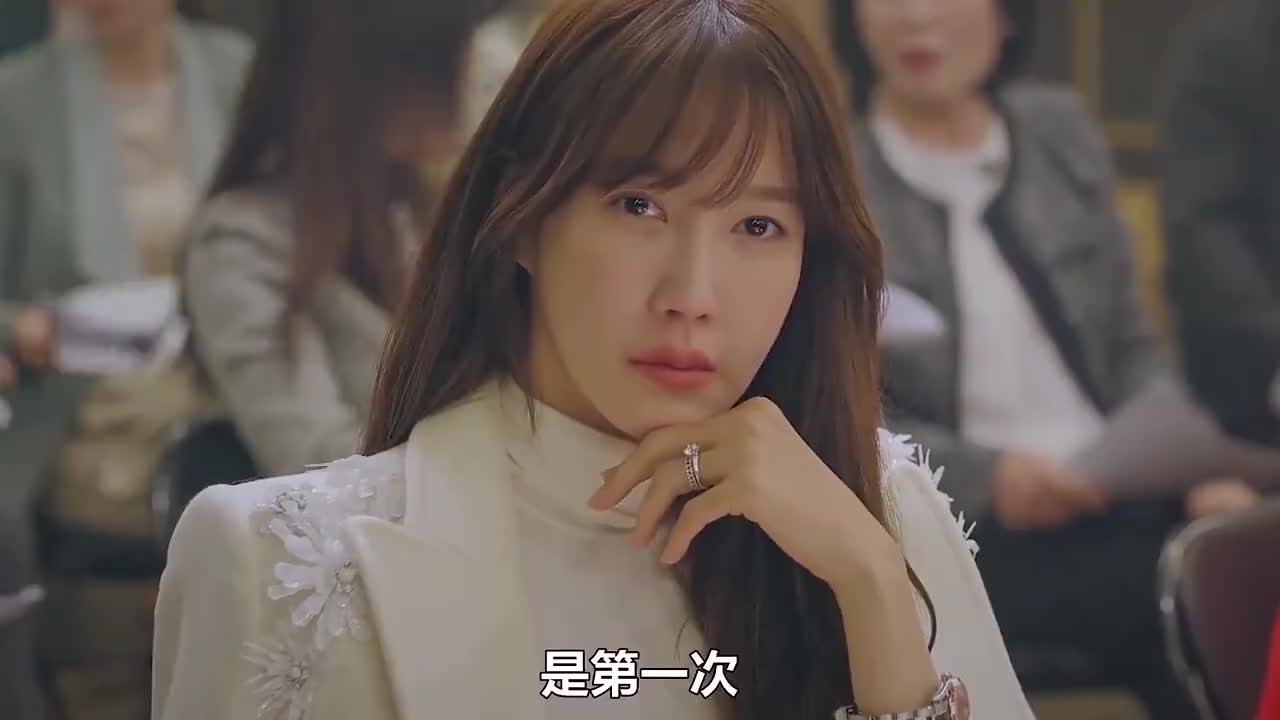 一群名媛为了掩盖女儿欺负闵雪雅的真相