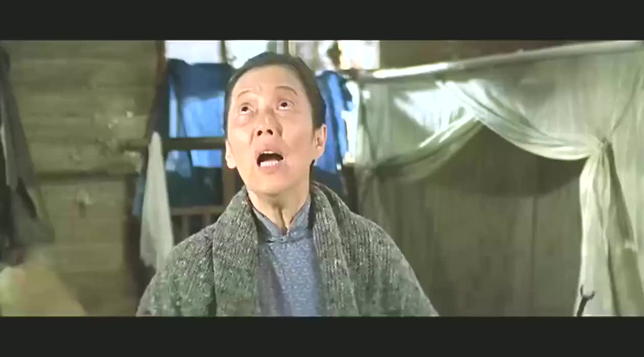 夜晚宝芝林着火,十三姨照下证据,网友说不应该先救火吗