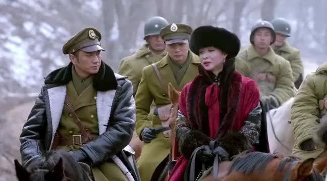 林海雪原喝酒划拳输了煽大嘴巴子金星被座山雕这顿嘴巴子抽的