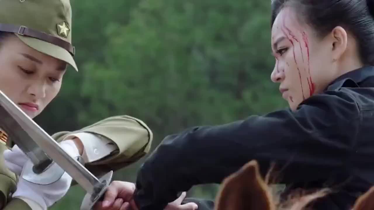 继"悬空吻"之后霍子昂@陈子由run 和华西兮@郑合惠子 又亲上了