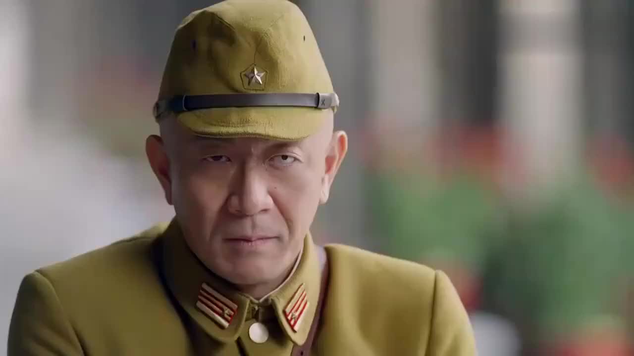 女特工假意投靠鬼子,表彰会上用暗语给八路传情报