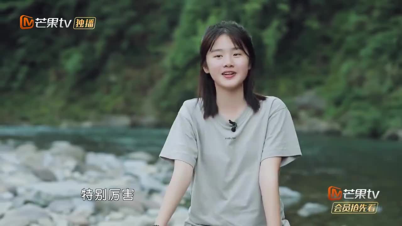 霸气奶奶步伐稳健开路,全程看呆杨桐,郑莹佳:你能干了啥