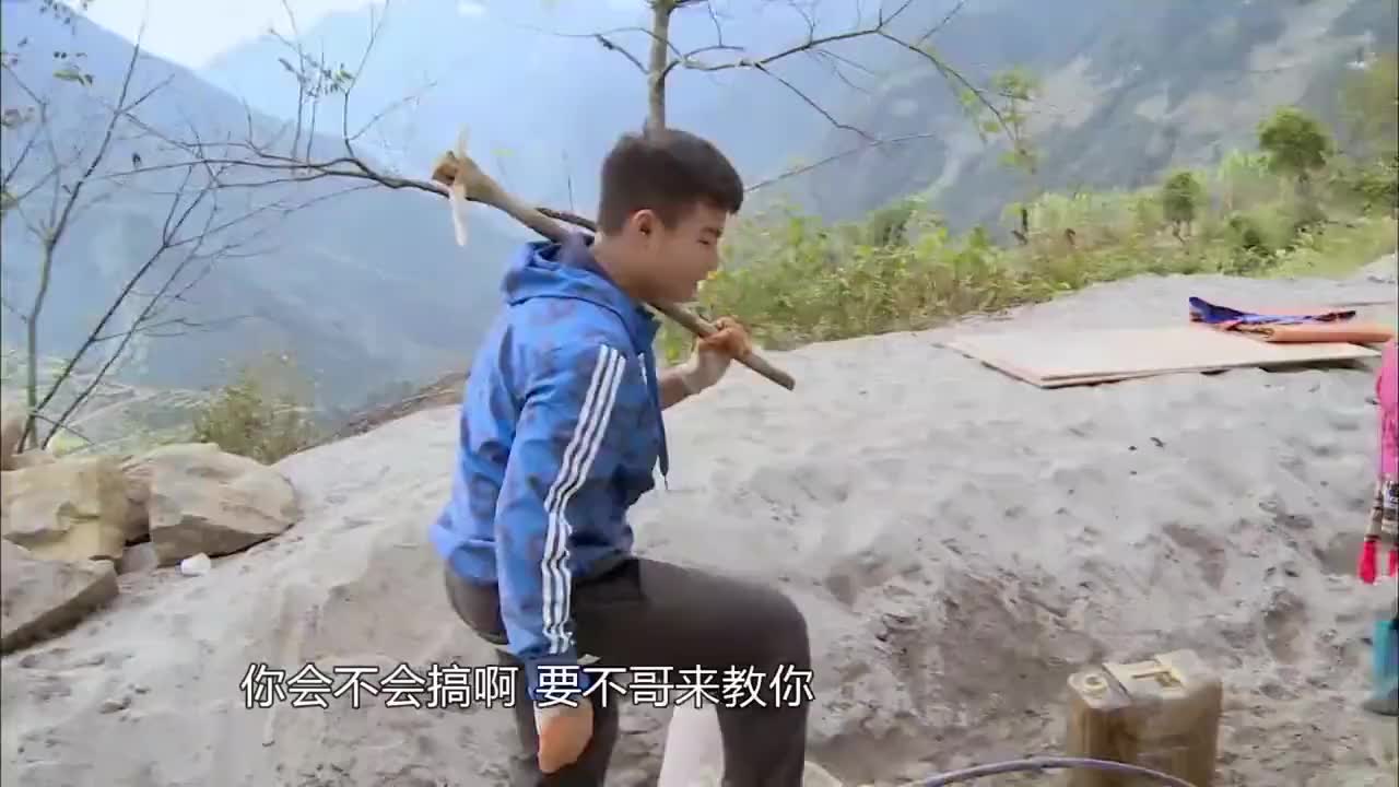 变形计:梁佳铭跟爸爸一起变形,却因为舍不得妈妈,哭了起来