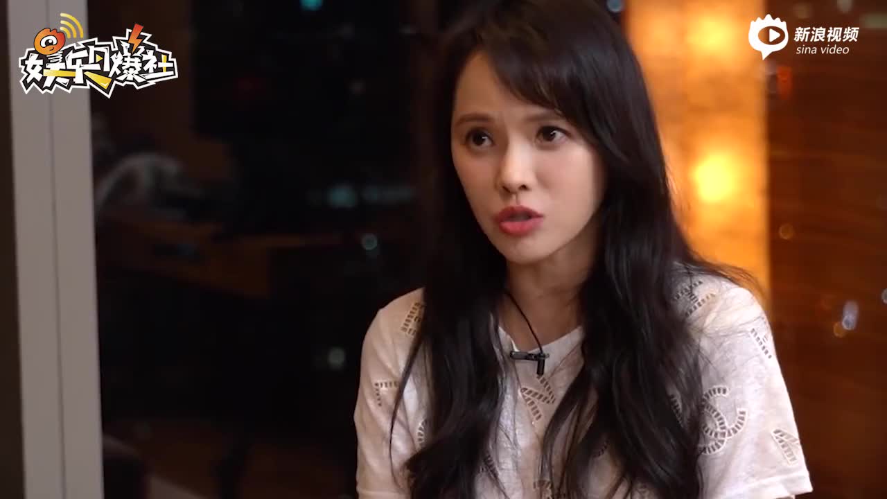 哥哥跟妹妹说话妹妹无动于衷这下哥哥真丢面子啊