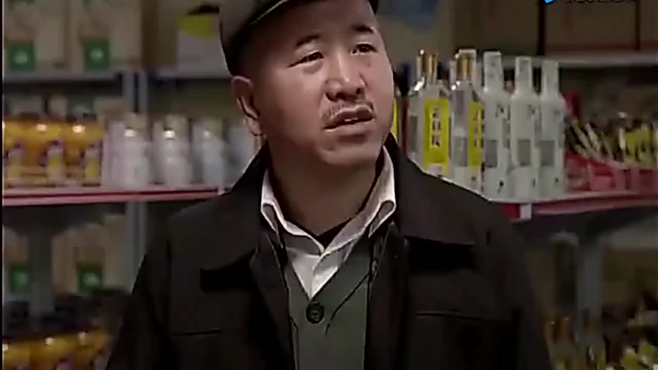 刘能喝一口白酒再找赵四找麻烦怎料赵四乖的不得了