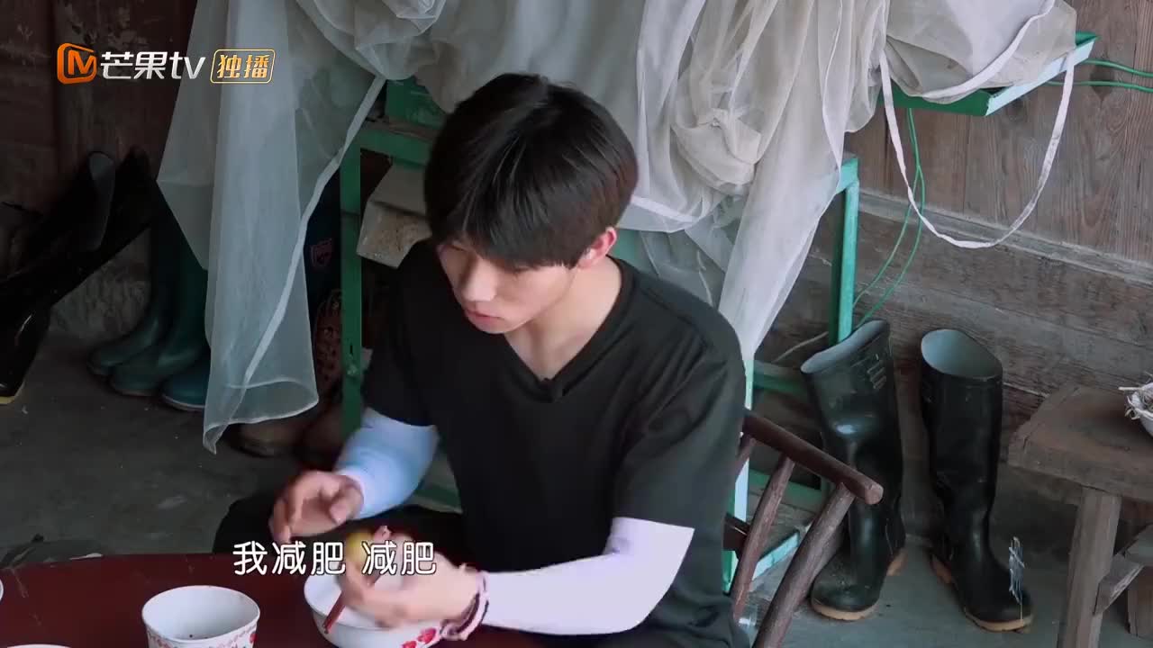 变形计林润泽跟妈妈和解后悔骂妈妈回到城市好好学习