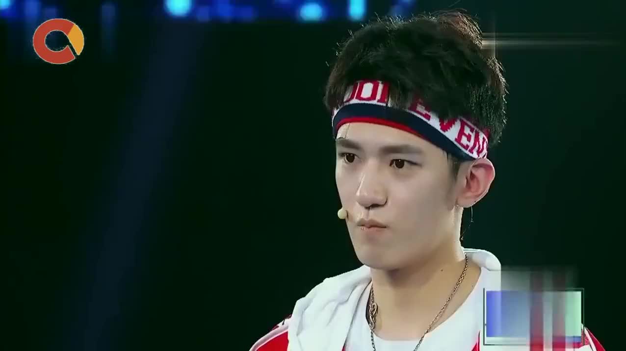 女嘉宾写大纸条要追班宇浩,班长表示紧张到出汗