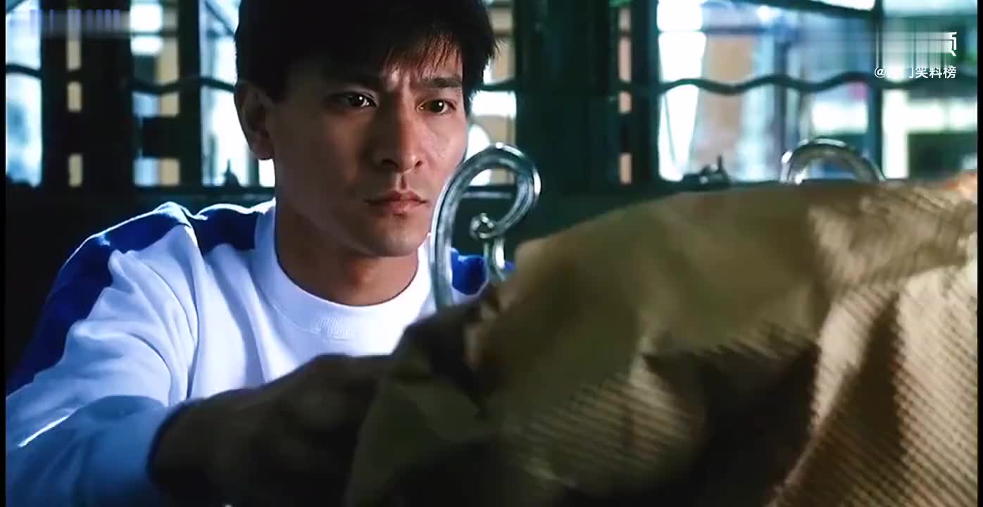 果然视频|刘德华献唱电影插曲《狮子山下》mv,歌声温暖治愈