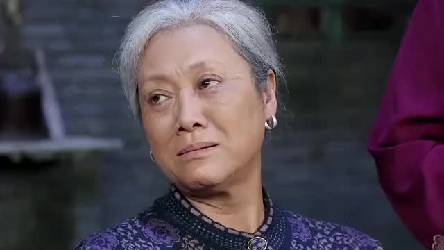 俺娘田小草:婆婆把钥匙手镯还给小草,把小草托付薛斌后安详去世