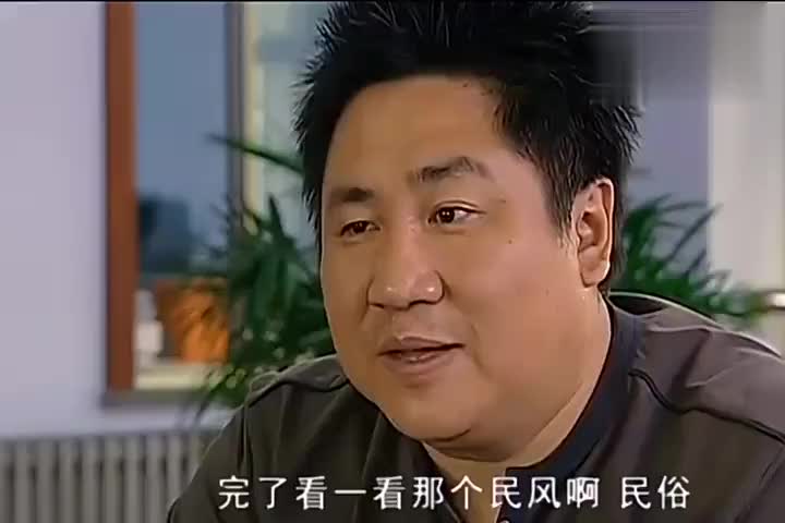 为了减肥村民大跳减肥操刘大脑袋一时不慎扭了腰