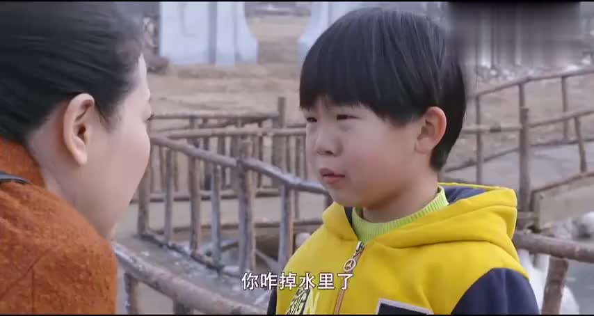 木兰妈妈:童心最美丽,小鱼儿捕鱼为妹妹筹钱,木兰超感动