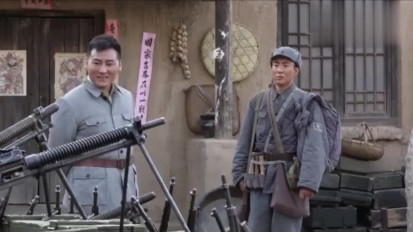 余东风拿一堆的装备换一个班长,没想班长不想走,营长说服他