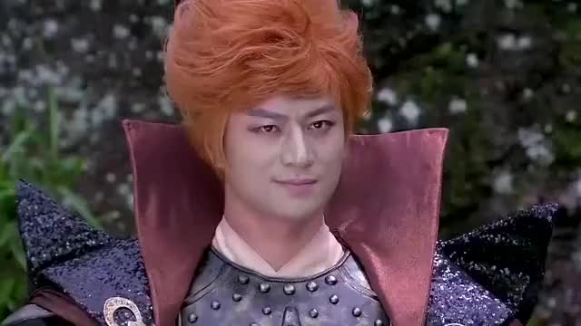 金蟾大王虽现出原形,怎料它竟用舌头扇属下耳光,真是绝了