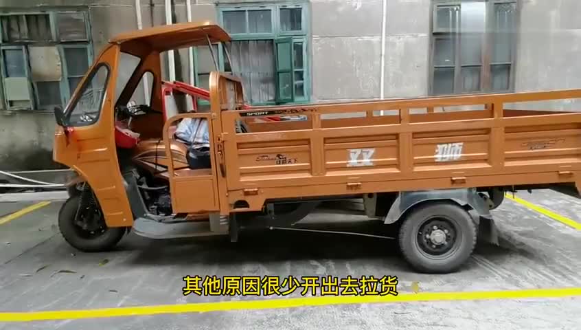 重庆双狮三轮摩托货车,200cc水冷载重大货厢二手价还值8600吗?