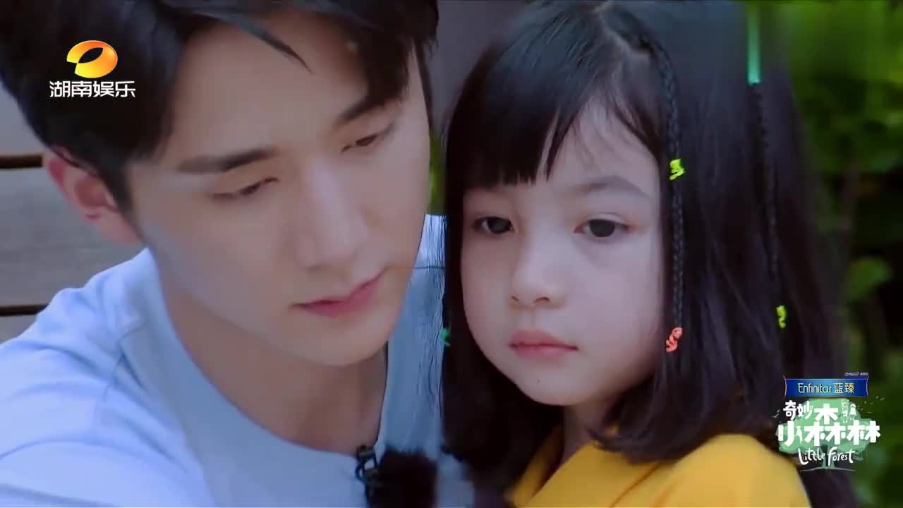 奇妙小森林:张新成暖心教导彤彤,那温柔的眼神,网友直呼羡慕!