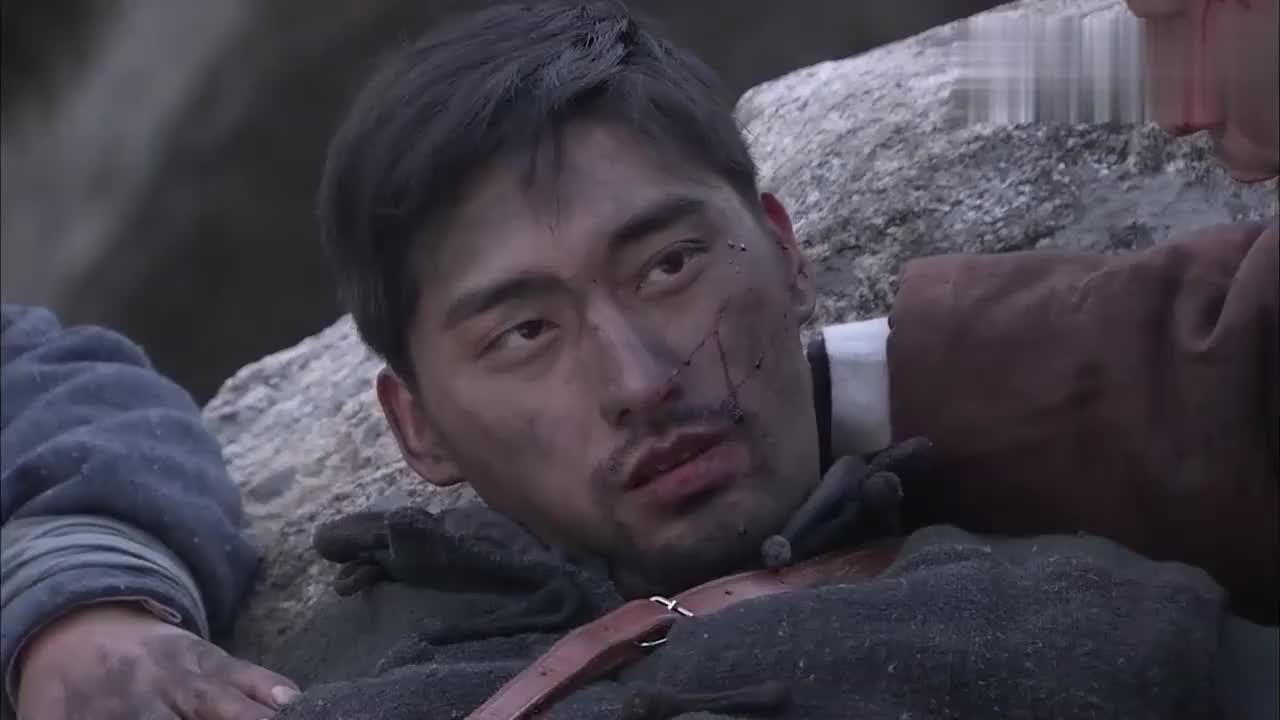 《喋血孤城》连长舍己为人,拿上手榴弹冲入敌方阵营,光荣牺牲